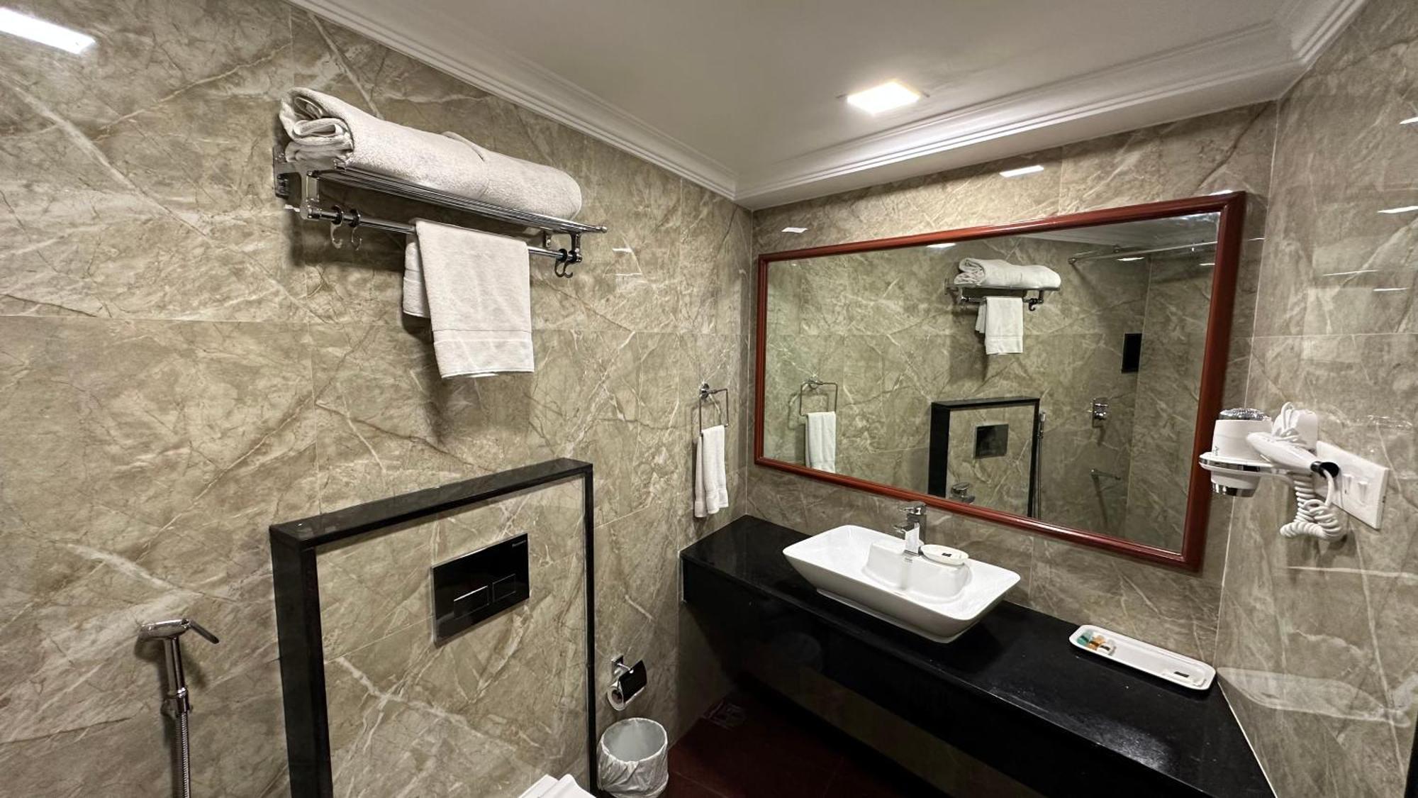 Hotel Annamalai International Пондичерри Экстерьер фото